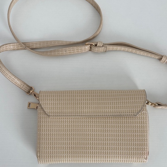 Urban Expressions Tan Crossbody Bag - Picture 6 of 12